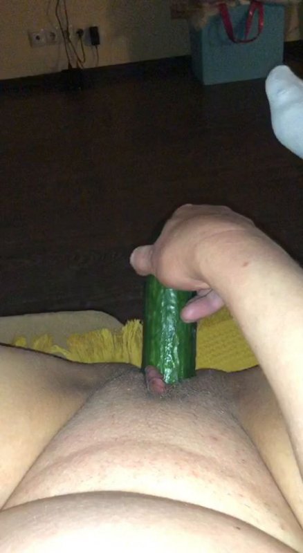 trying not to pee her pants ft. Fatima Lamii — free porn video (5:46)